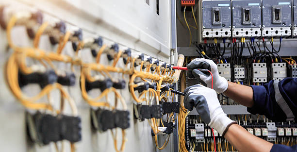 Professional Electrician technician working in Attalla, AL